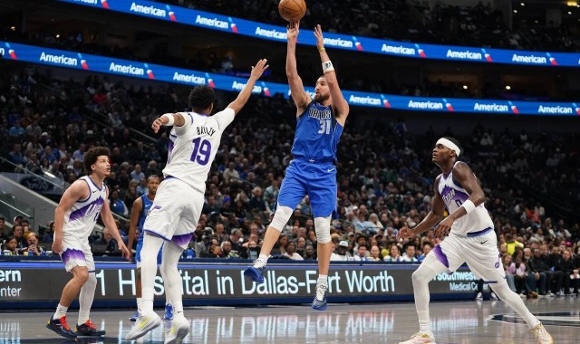 开云入口-三球30+6+11无缘今日最佳球员！因为西蒙斯末节超神19分大逆转！