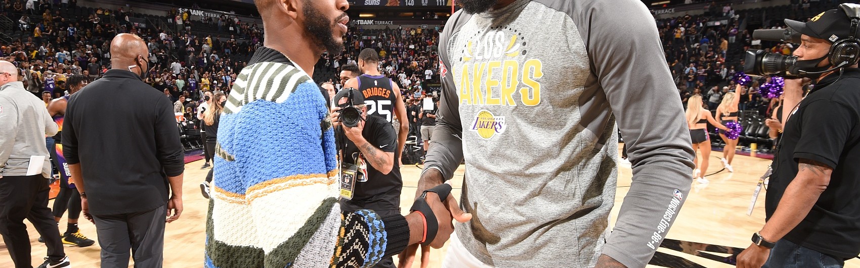 小莫：保罗的遭遇太离谱了 他该邀请詹姆斯一起去海外组建球队