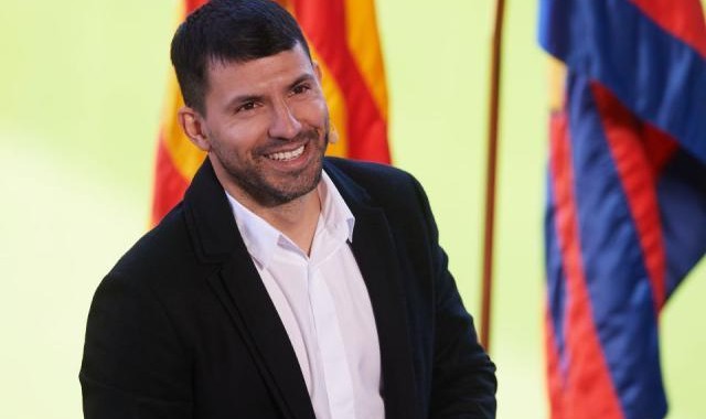 开云官网-阿圭罗3月跟家人踢踢球 5月回曼城庆英超首冠10年