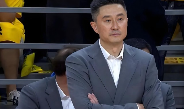开云娱乐-遗憾！杜锋太迷恋1人，导致广东队满盘皆输